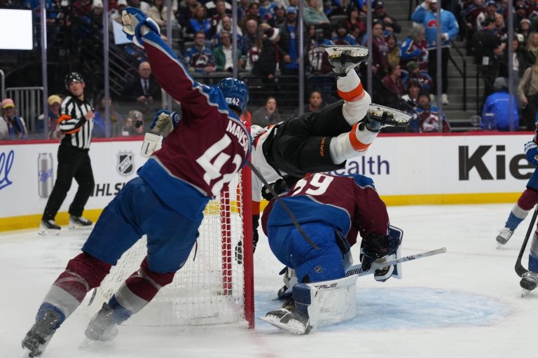 Tippett has 2nd career hat trick, Flyers beat NHL-leading Avs 7-3 | iNFOnews.ca