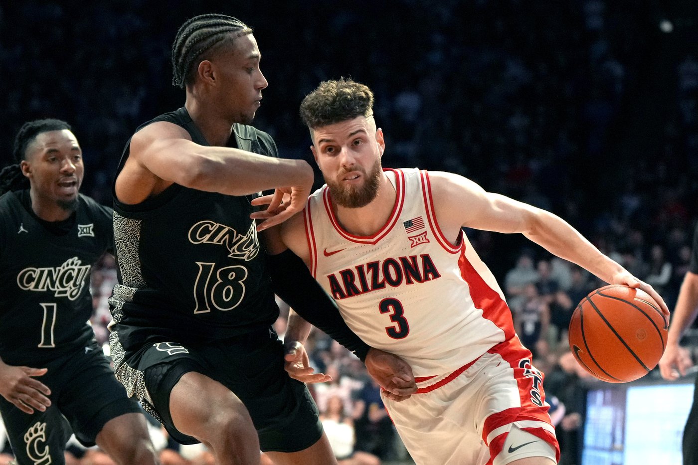 No. 1 Arizona pulls away late to top Cincinnati 77-51 and remain 1 of 3 unbeatens in country | iNFOnews.ca No. 1 Arizona pulls away late to top Cincinnati 77-51 and remain 1 of 3 unbeatens in country | iNFOnews.ca