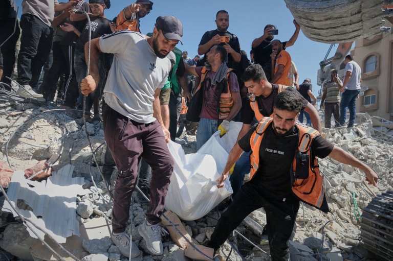 Photos show rescuers recovering bodies after strike-damaged building collapses in Gaza | iNFOnews.ca