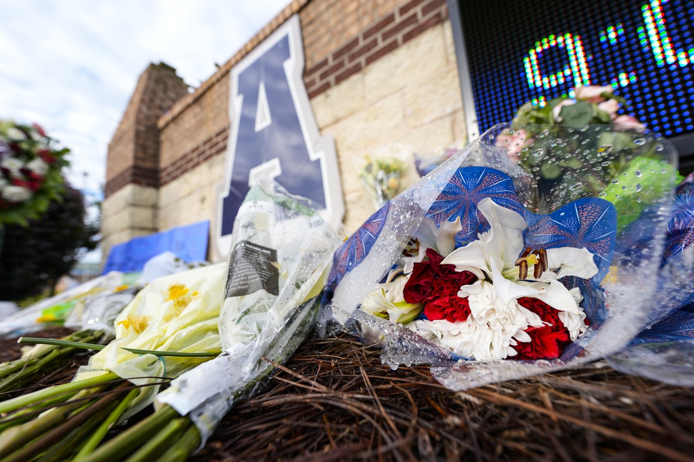 Weeks after a school shooting, students return for classes at Apalachee High School | iNFOnews.ca Weeks after a school shooting, students return for classes at Apalachee High School | iNFOnews.ca
