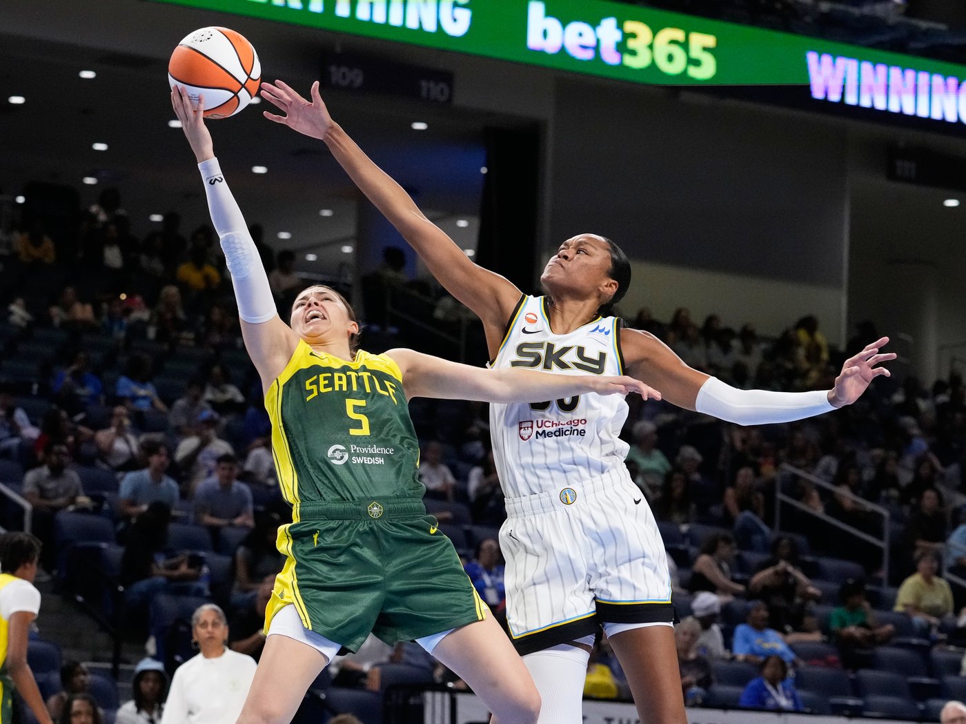 Azura Stevens scores 18 of her 20 points in the 1st half and the Sky beat the Storm 95-90 | iNFOnews.ca Azura Stevens scores 18 of her 20 points in the 1st half and the Sky beat the Storm 95-90 | iNFOnews.ca
