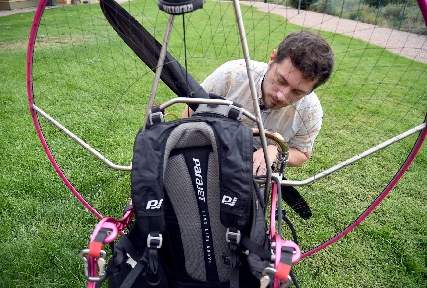 Meet the air traffic controller who flies himself to work | iNFOnews.ca