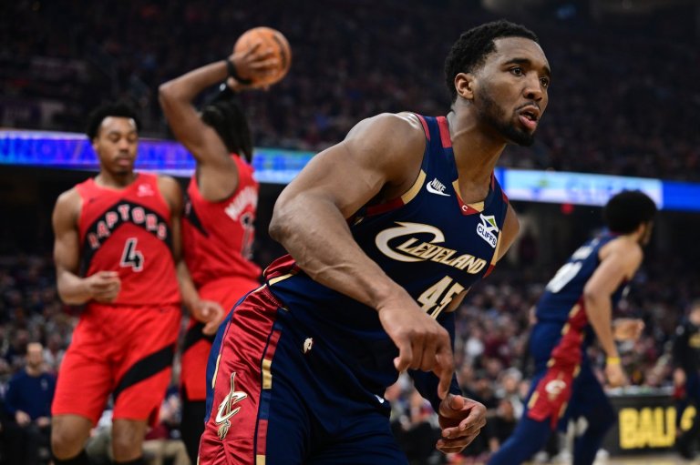 Raptors try to slow Mitchell, find offence in Game 3 vs. Cavaliers | iNFOnews.ca