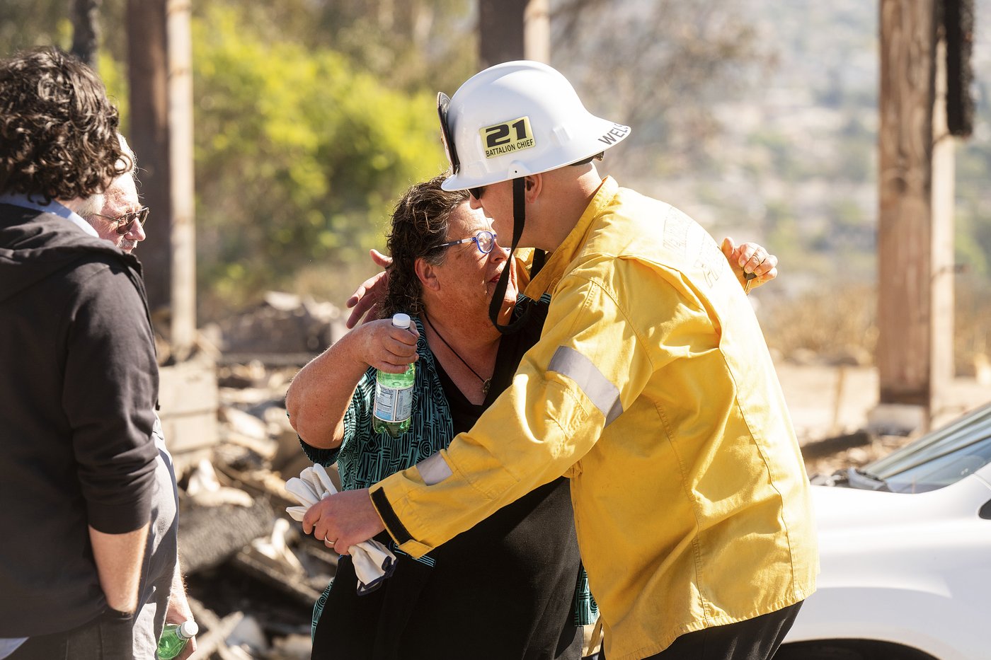 Southern California firefighters gain ground over wildfire thanks to decreased winds | iNFOnews.ca