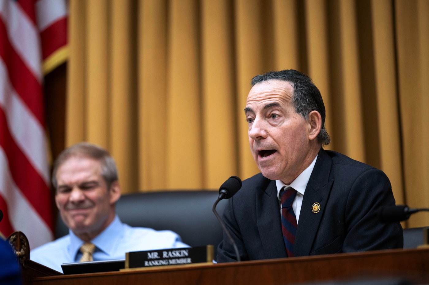 Trump showed off a classified map during a 2022 plane trip, a Democratic lawmaker alleges | iNFOnews.ca