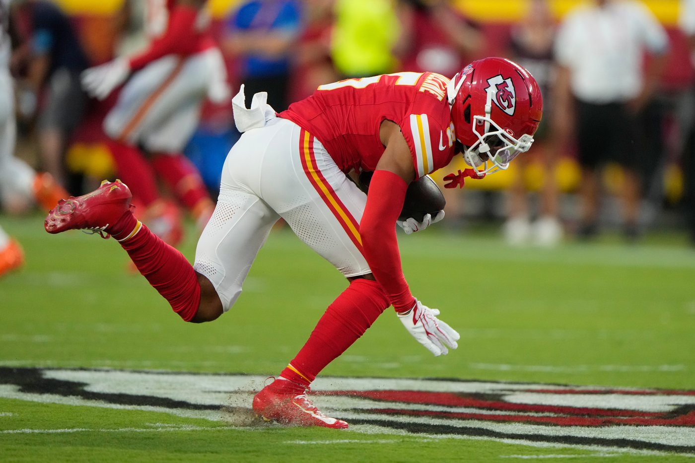 Chiefs first-round pick Mansoor Delane hurts shoulder early, questionable to return vs. Broncos | iNFOnews.ca