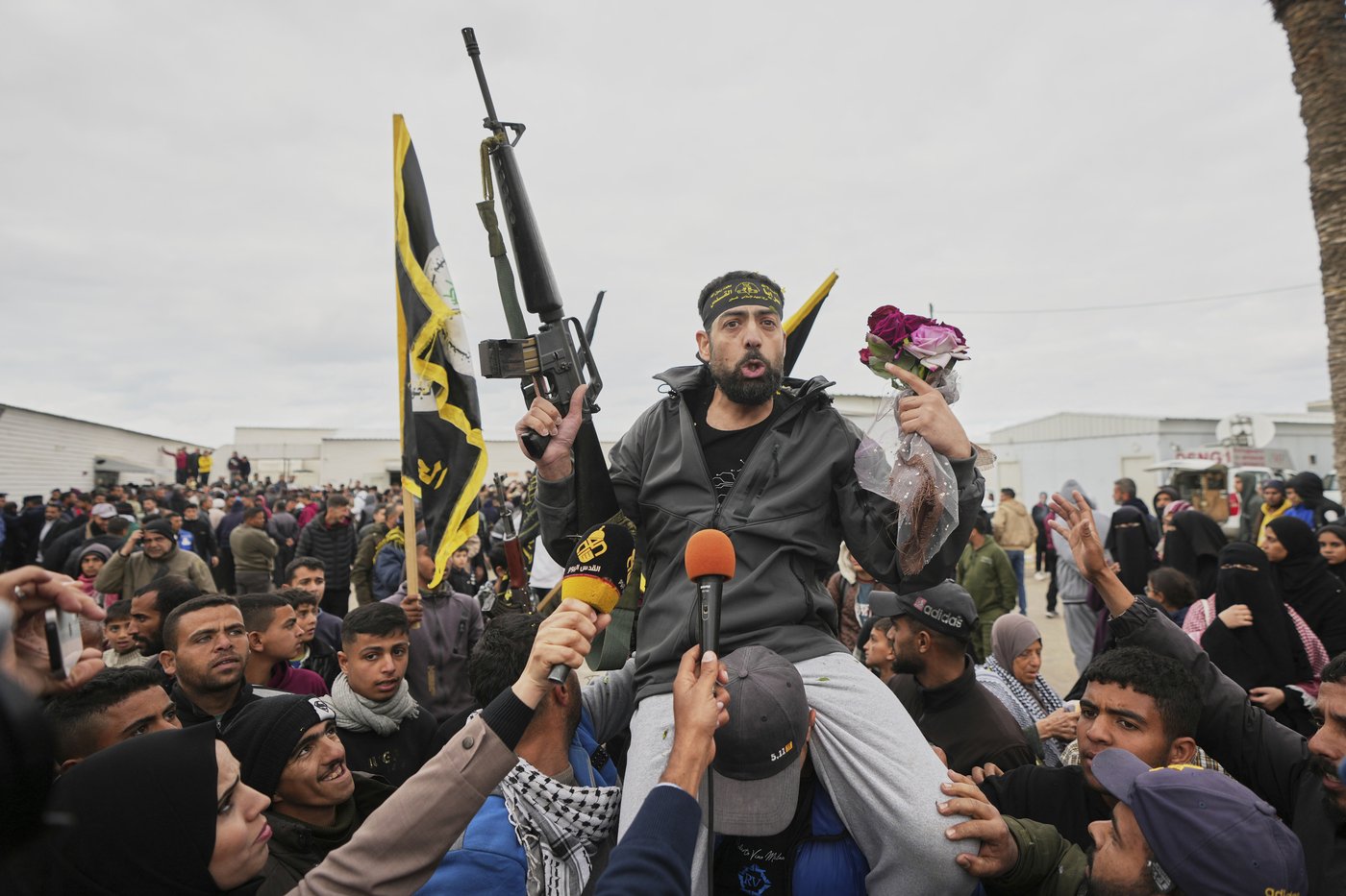 Hamas releases 3 frail-looking Israeli hostages for Palestinian prisoners under Gaza ceasefire | iNFOnews.ca Hamas releases 3 frail-looking Israeli hostages for Palestinian prisoners under Gaza ceasefire | iNFOnews.ca