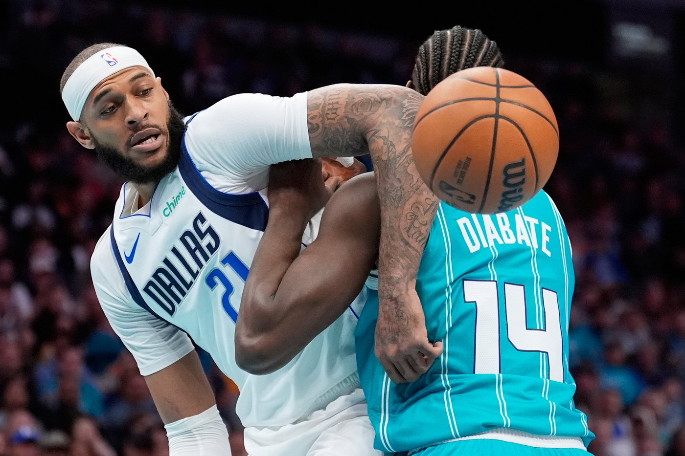 Hornets rout Mavericks 117-90 for 5th straight victory and .500 record | iNFOnews.ca