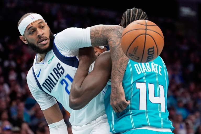 Hornets rout Mavericks 117-90 for 5th straight victory and .500 record | iNFOnews.ca