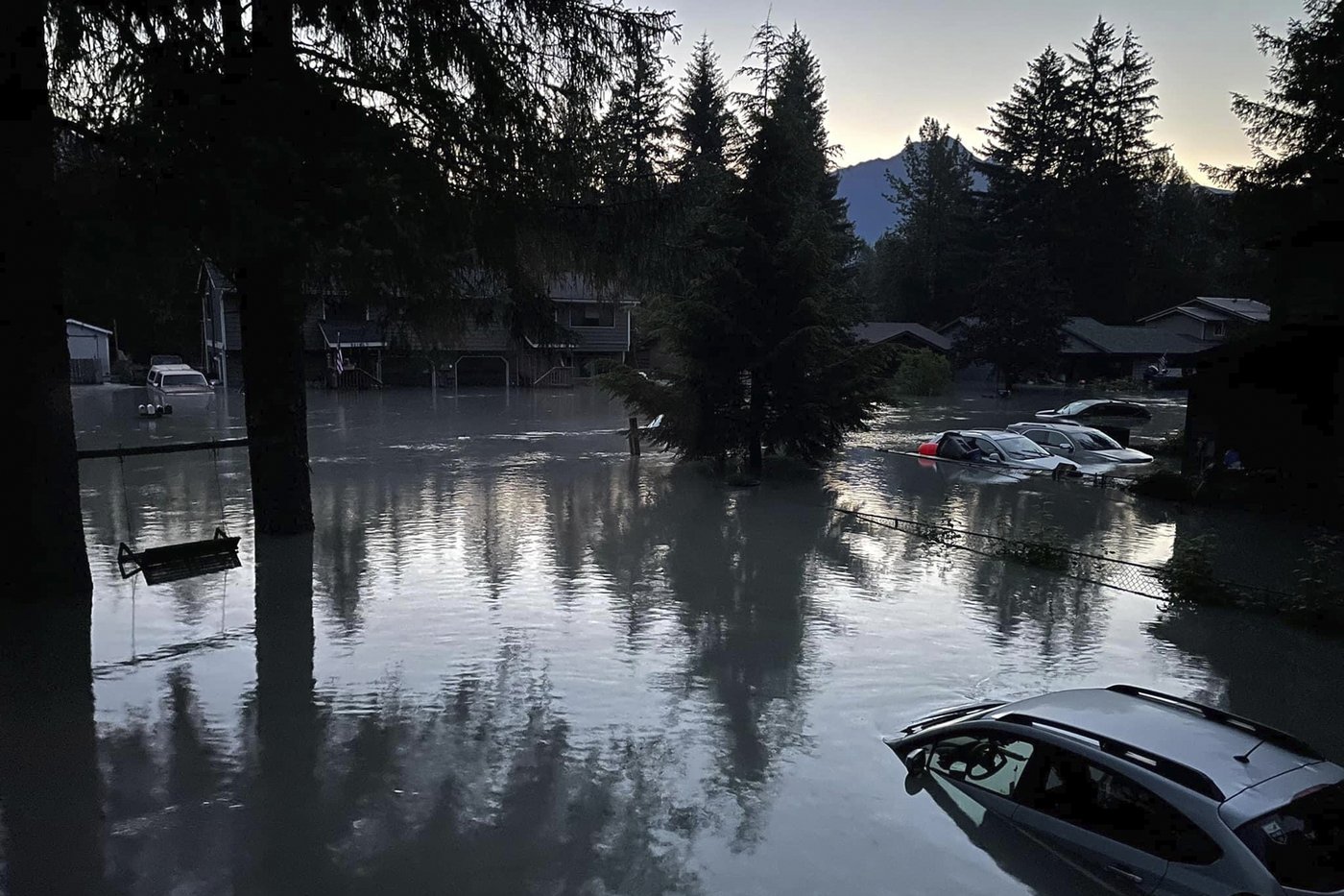 Residents in Alaska's capital city prepare for possible glacial flooding | iNFOnews.ca