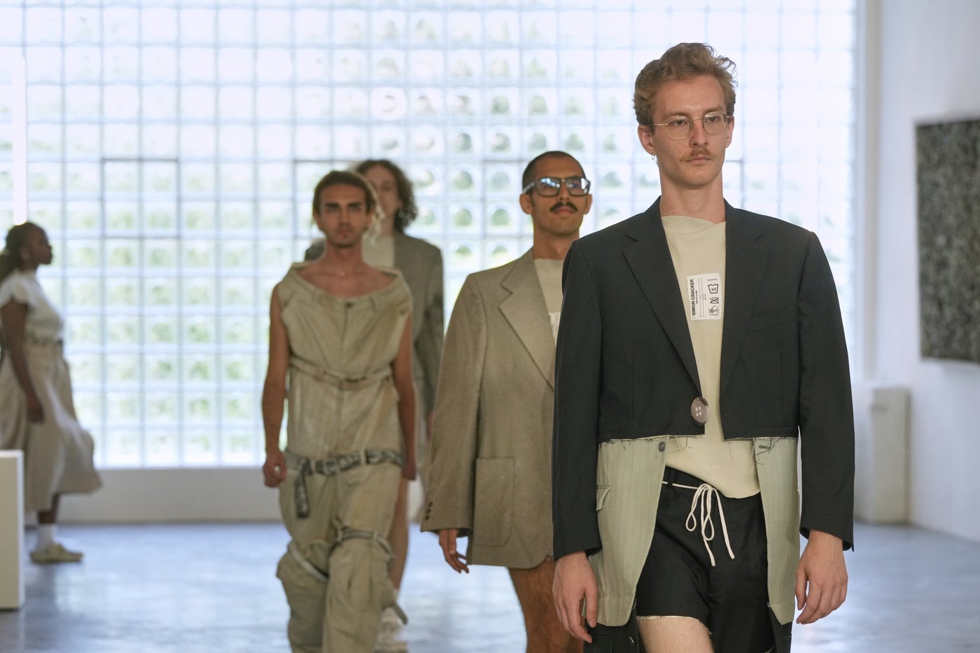 Simon Cracker creates a brand uniform to highlight star upcycled garments during Milan Fashion Week | iNFOnews.ca Simon Cracker creates a brand uniform to highlight star upcycled garments during Milan Fashion Week | iNFOnews.ca