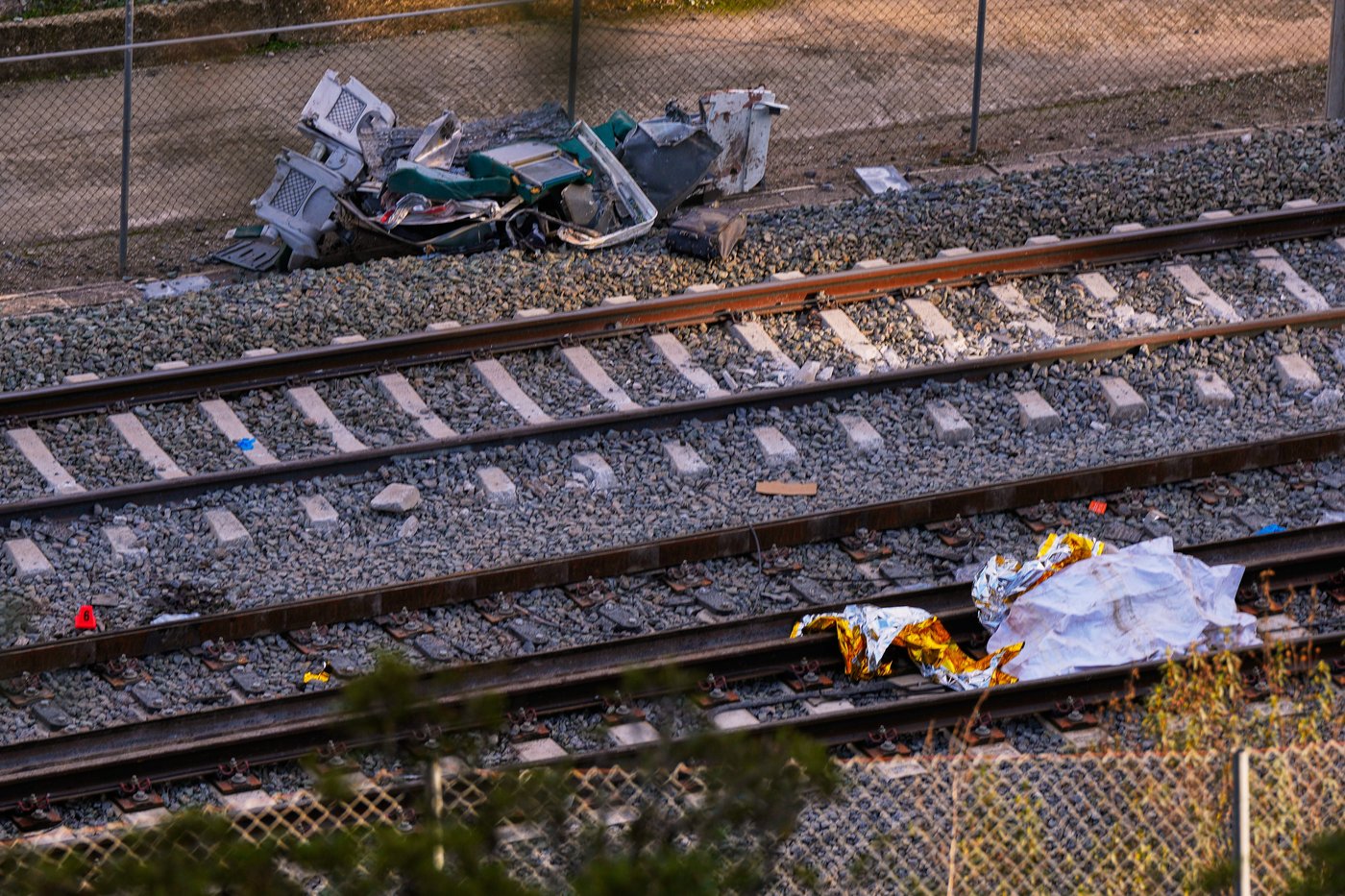 Death toll in Spanish train collision rises to 40 as authorities fear more bodies could be found | iNFOnews.ca Death toll in Spanish train collision rises to 40 as authorities fear more bodies could be found | iNFOnews.ca
