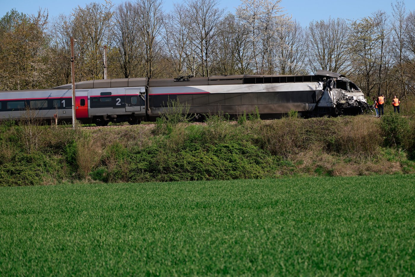 French train driver killed after crashing into truck at railway crossing | iNwheels French train driver killed after crashing into truck at railway crossing | iNwheels