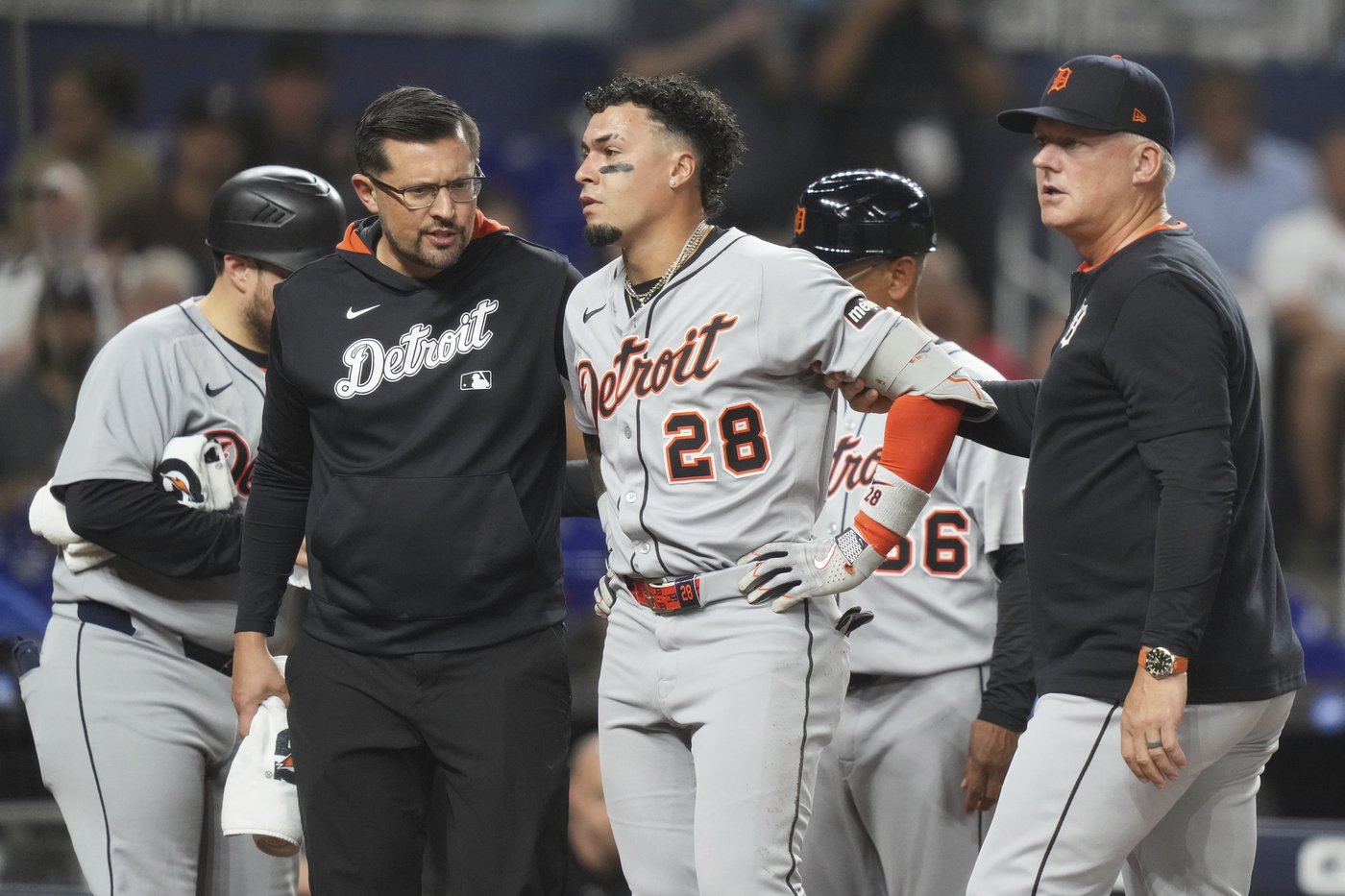Tigers' Javier Báez leaves game against Marlins after foul tip strikes near his left eye | iNFOnews.ca Tigers' Javier Báez leaves game against Marlins after foul tip strikes near his left eye | iNFOnews.ca