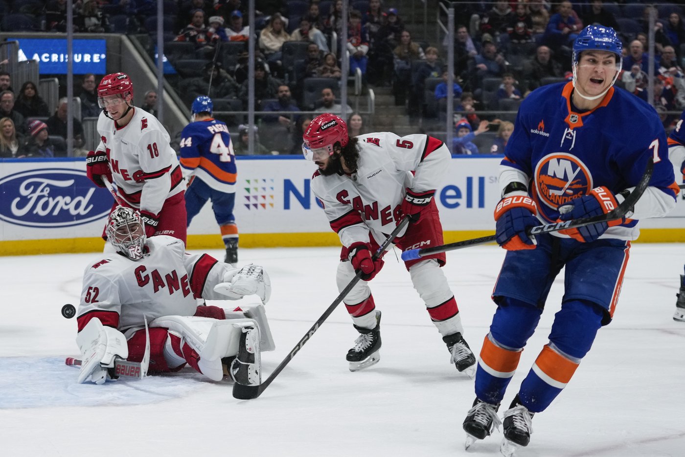 Pageau, Horvat lead Islanders to 4-3 win over Hurricanes | iNFOnews.ca