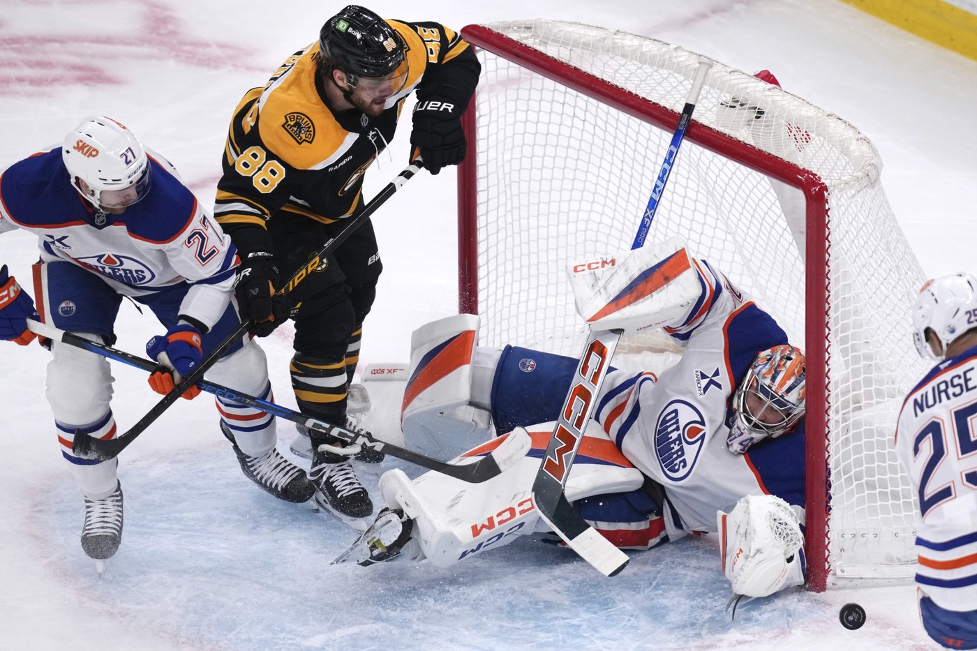 NHL roundup: Surging Oilers blank slumping Bruins 4-0 | iNFOnews.ca NHL roundup: Surging Oilers blank slumping Bruins 4-0 | iNFOnews.ca