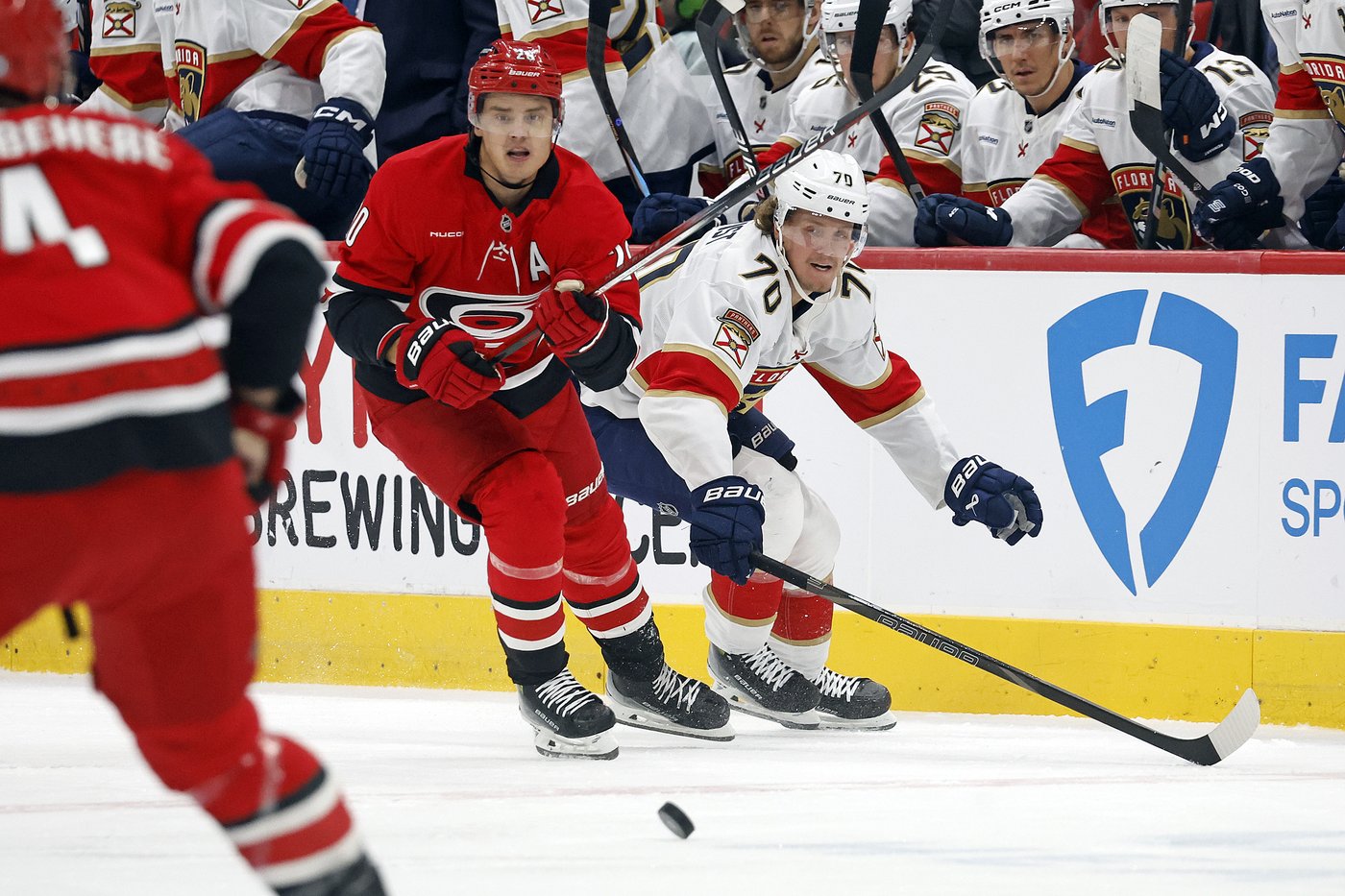 Greer, Lundell help Panthers beat back Hurricanes 6-3 | iNFOnews.ca