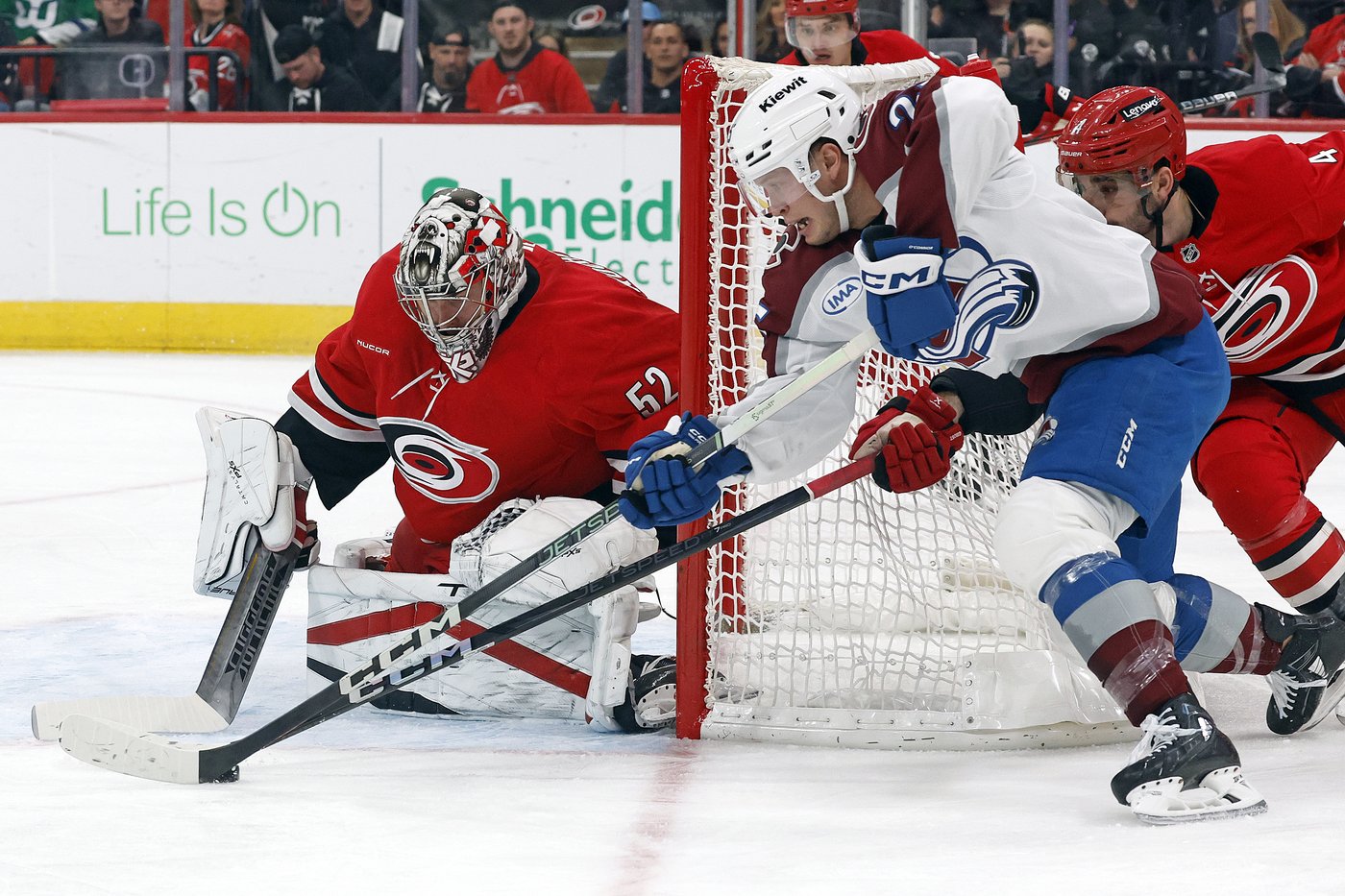 Necas, Svechnikov lead Hurricanes to 5-3 win over Avalanche | iNFOnews.ca