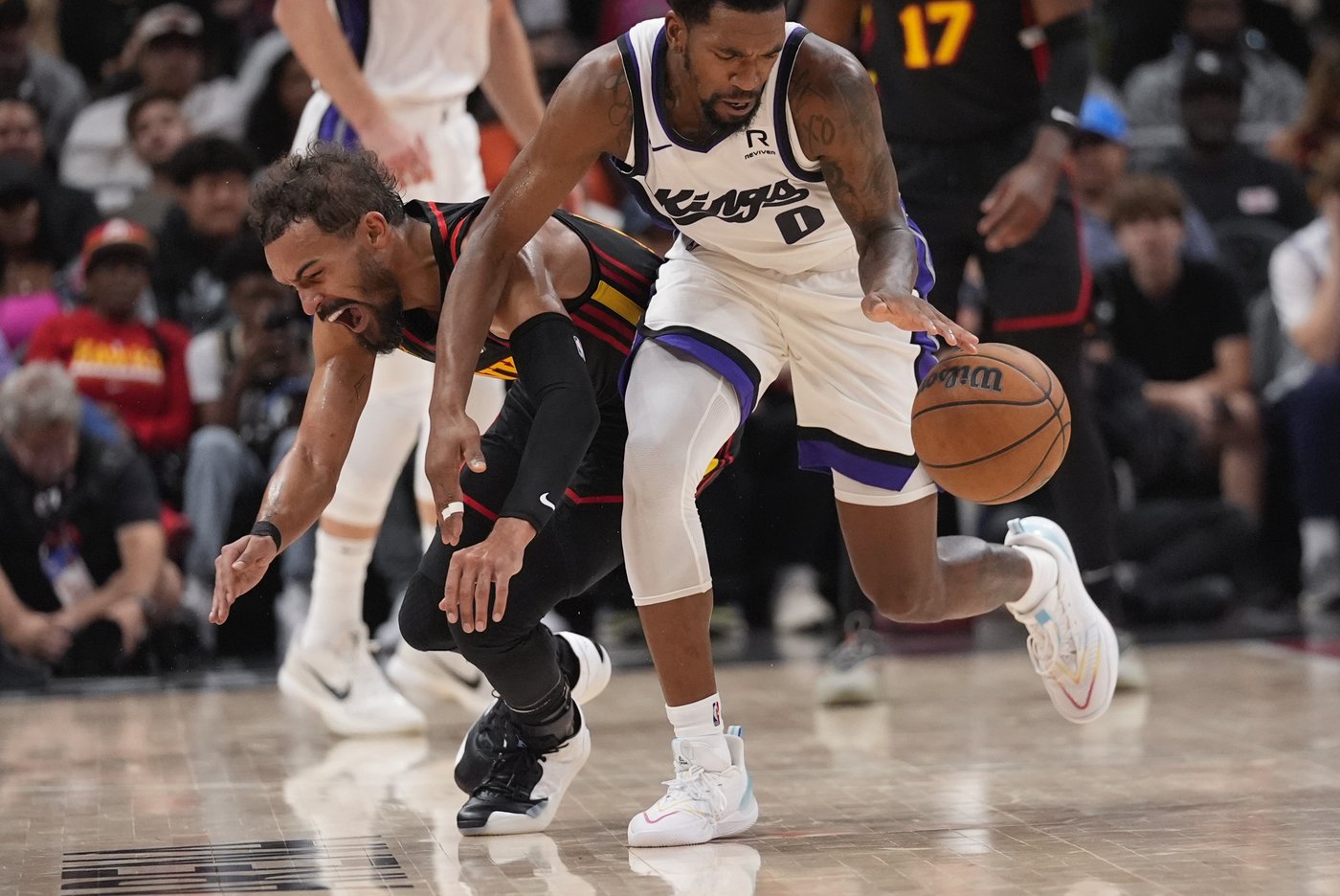 De'Aaron Fox leads Kings to 123-115 win over short-handed Hawks | iNFOnews.ca