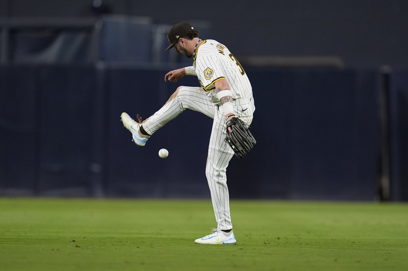 Higashioka's homer starts rally as Padres beat Braves 5-4 to sweep NL Wild Card Series | iNFOnews.ca