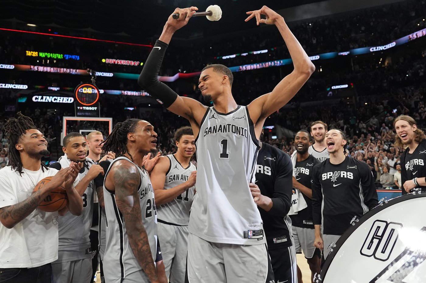Spurs' Victor Wembanyama says he can't help but dream about NBA titles. His first chance is here | iNFOnews.ca