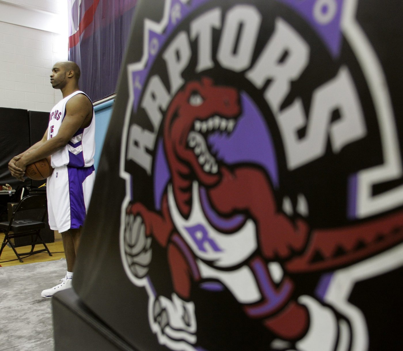Former Raptors star Carter to visit Toronto amid jersey retirement rumblings | iNFOnews.ca Former Raptors star Carter to visit Toronto amid jersey retirement rumblings | iNFOnews.ca