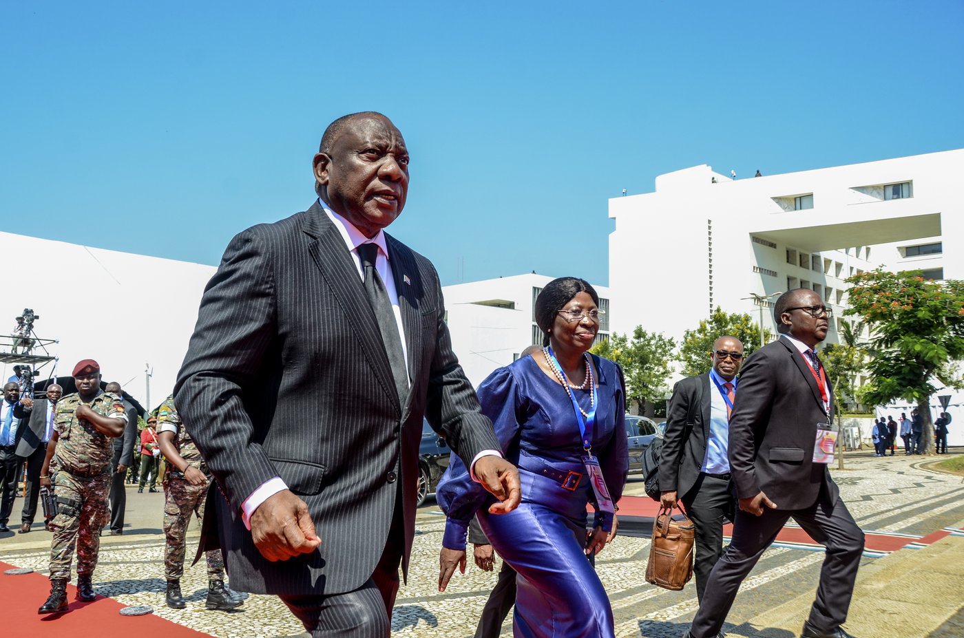 Hundreds protest as Mozambique inaugurates a new president | iNFOnews.ca