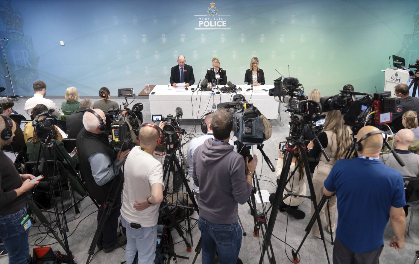 Police say British teen accused of fatally stabbing 3 girls also made poison and had a terror manual | iNFOnews.ca