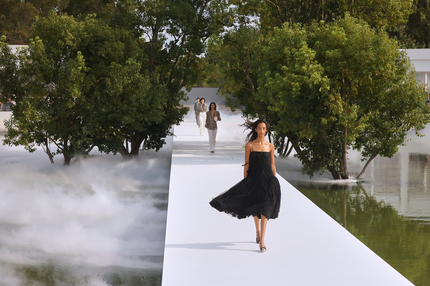 Rihanna, Jennifer Lawrence and a Paris runway full of bras: Dior comes undone in mist | iNFOnews.ca