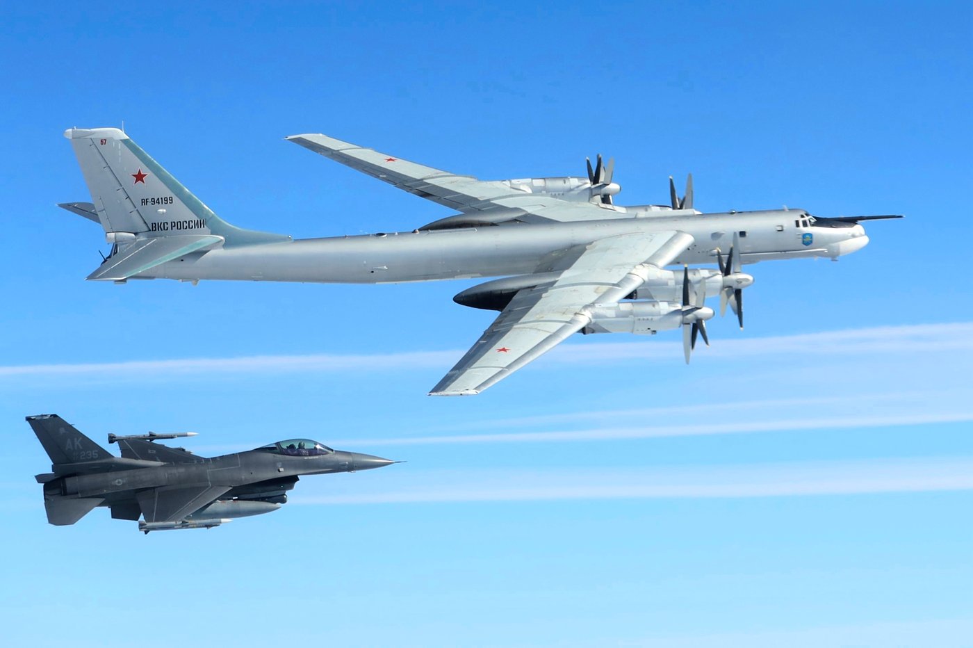 A Russian long-range bomber crashes during training, killing 6 crew members | iNFOnews.ca
