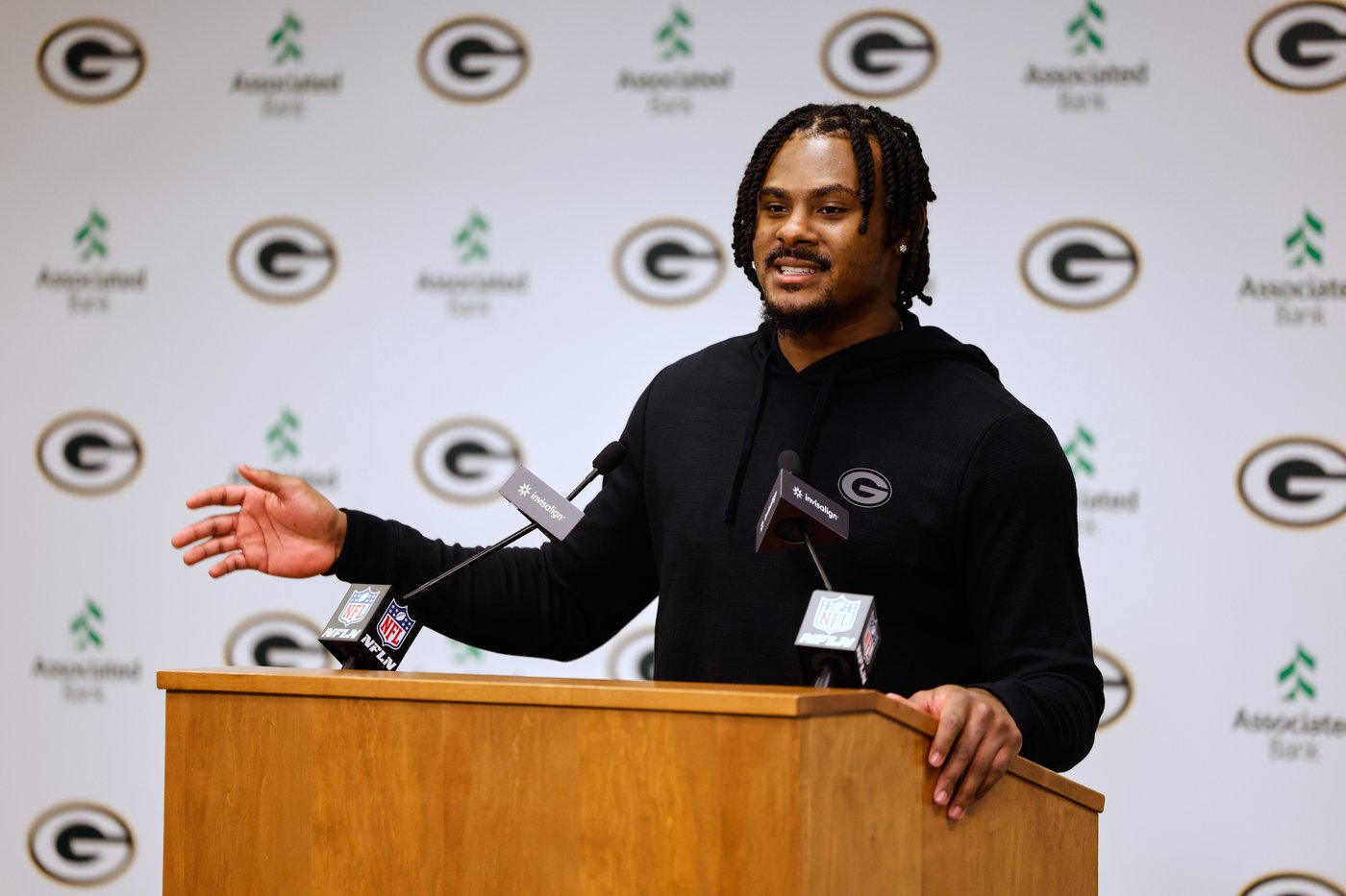 Kenneth Walker III joins Mahomes in KC and Malik Willis starts QB reset in Miami, AP sources say | iNFOnews.ca