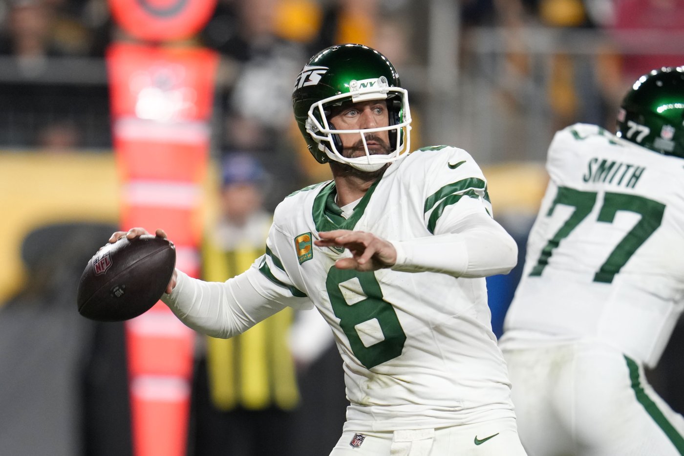 Jets' Rodgers dealing with ailing hamstring on top of knee issue but will play at Patriots | iNFOnews.ca