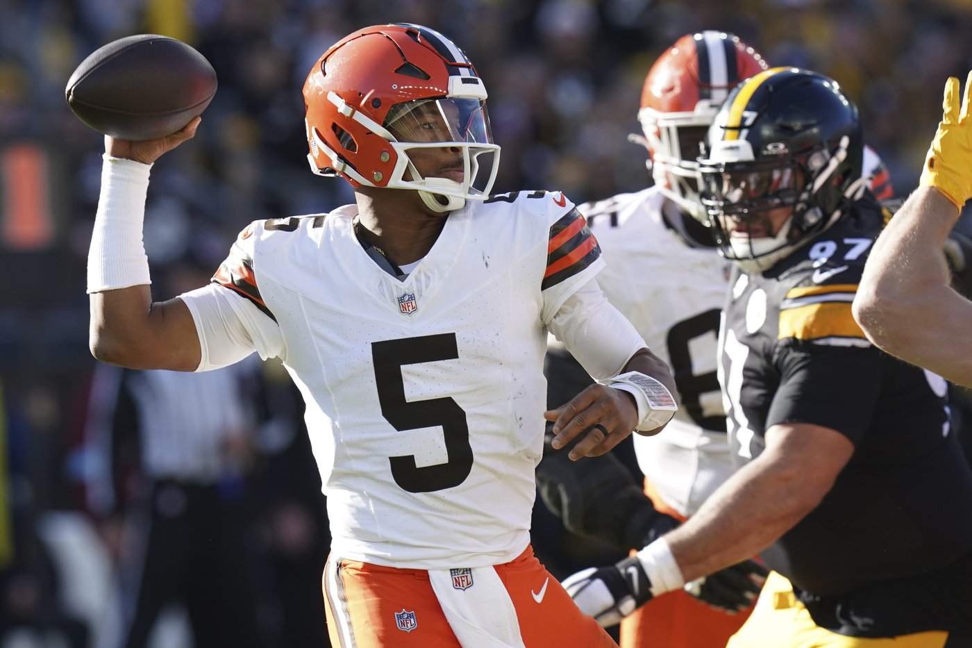 Wilson throws for 2 touchdowns as Steelers cruise past mistake-prone Browns 27-14 | iNFOnews.ca Wilson throws for 2 touchdowns as Steelers cruise past mistake-prone Browns 27-14 | iNFOnews.ca