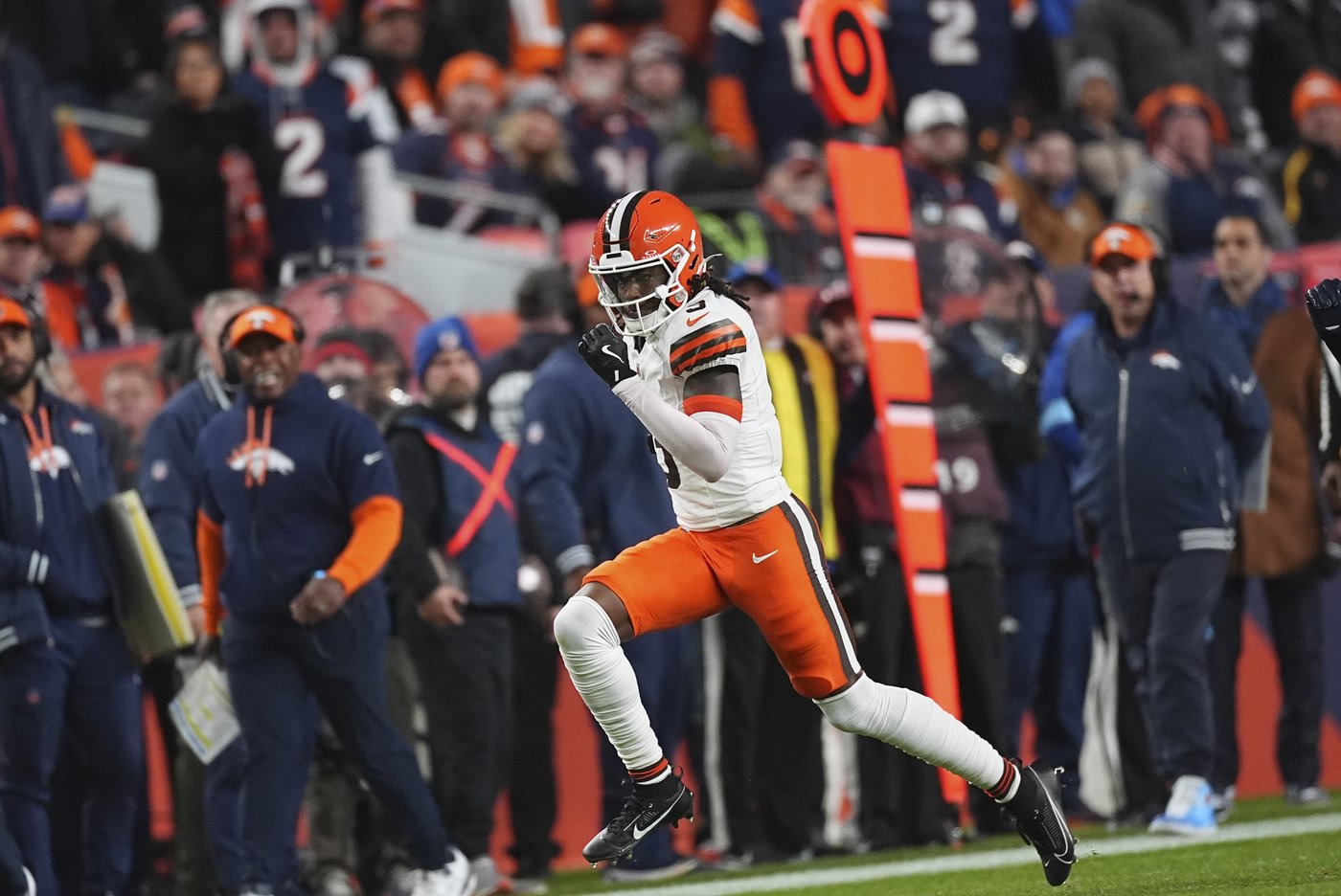 McMillian's pick-6 helps Broncos spoil career nights by Winston, Jeudy and beat Browns 41-32 | iNFOnews.ca