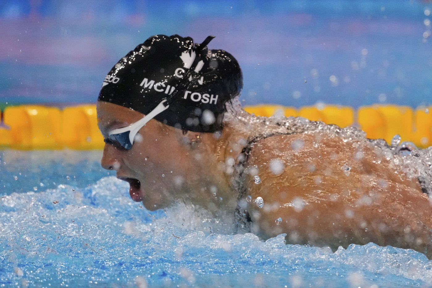 Summer McIntosh of Canada makes it two gold medals in two days at the world swim championships | iNFOnews.ca