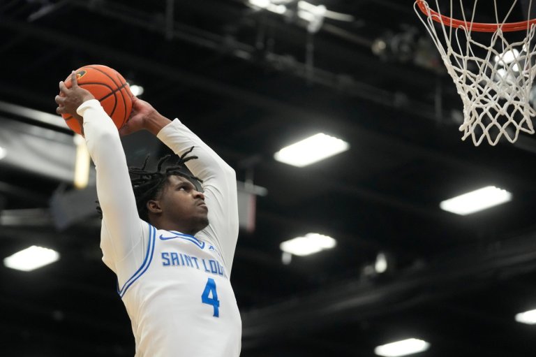 No. 18 Saint Louis extends winning streak to 18 with 86-59 victory over Loyola of Chicago | iNFOnews.ca