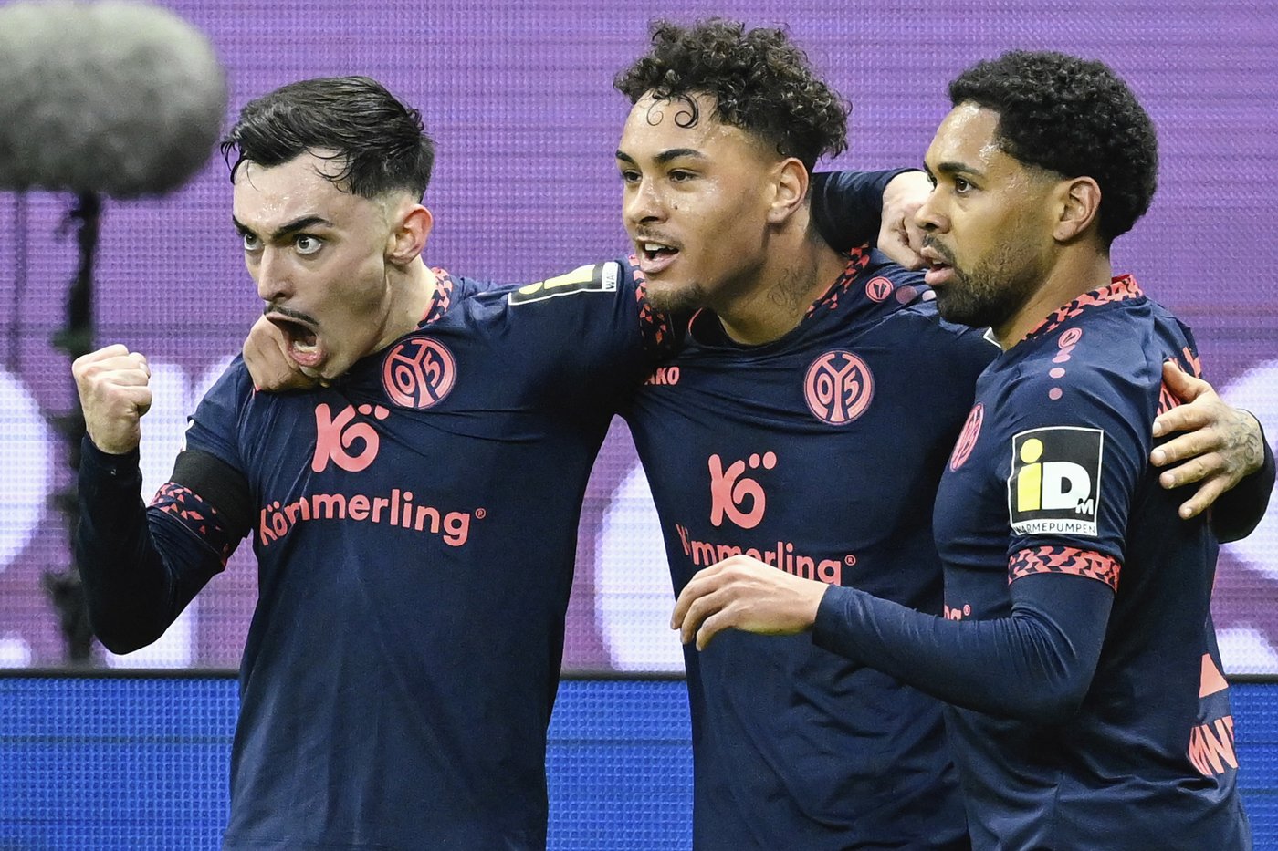 Wirtz, Schick star for Leverkusen in rout of Freiburg and keep pressure on Bayern | iNFOnews.ca