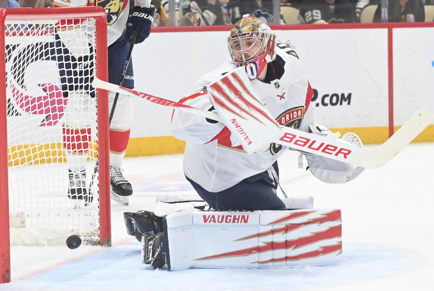 Malkin has 14th career hat trick, Penguins rout Panthers 9-4 to end Florida's bid for a 3-peat | iNFOnews.ca Malkin has 14th career hat trick, Penguins rout Panthers 9-4 to end Florida's bid for a 3-peat | iNFOnews.ca