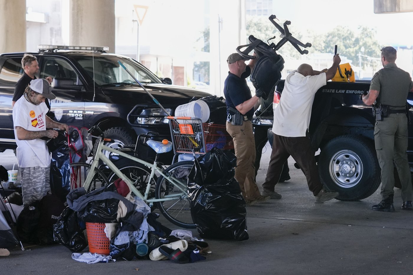 Before Taylor Swift show in New Orleans, a homeless encampment is forced to move | iNFOnews.ca