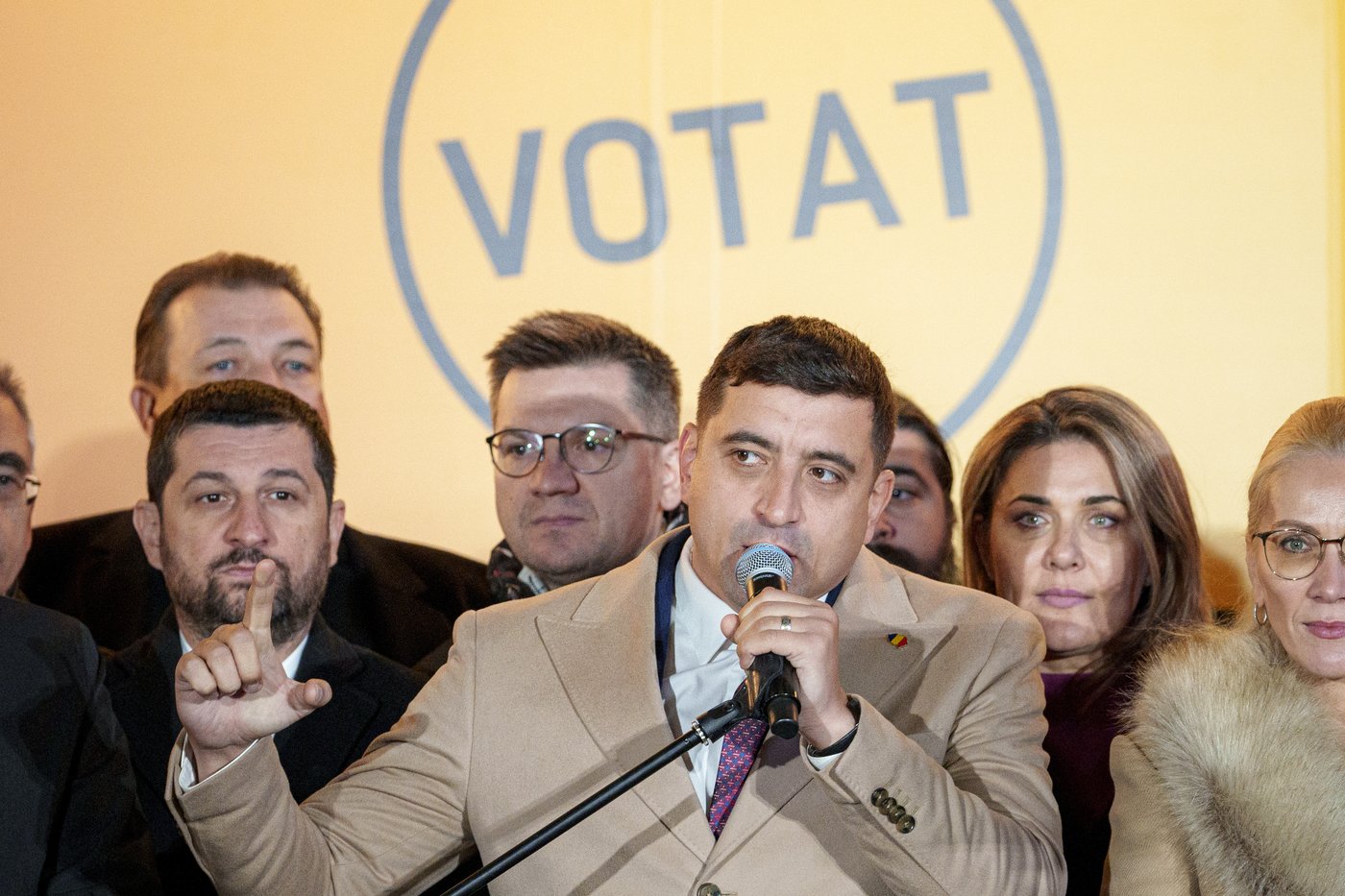 Far-right populist surprises in Romanian presidential election appearing set to enter runoff | iNFOnews.ca Far-right populist surprises in Romanian presidential election appearing set to enter runoff | iNFOnews.ca