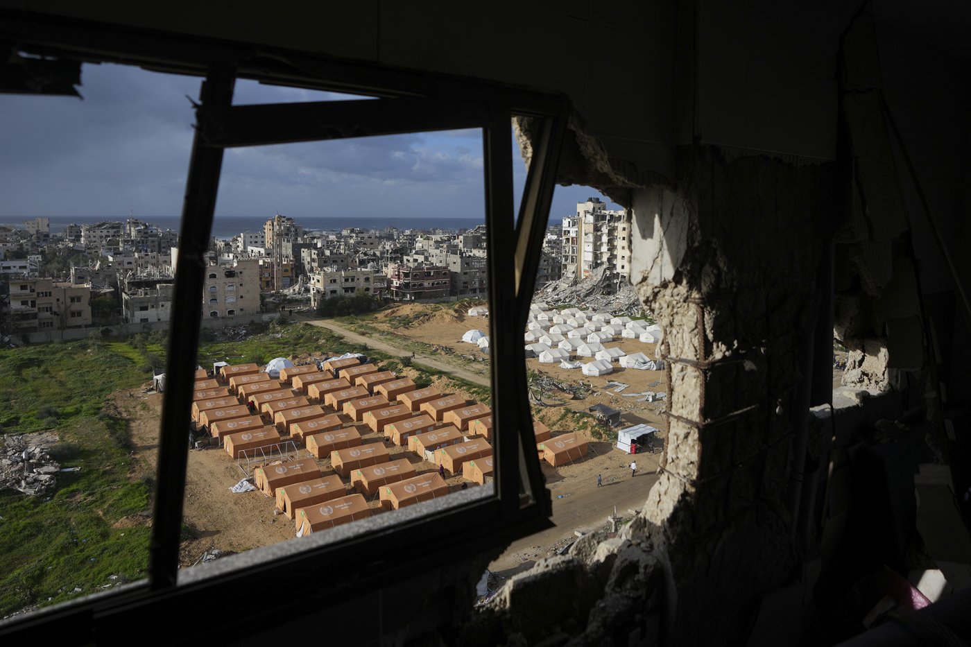 Too few tents entering Gaza threatens the truce. Here’s what’s happening | iNFOnews.ca