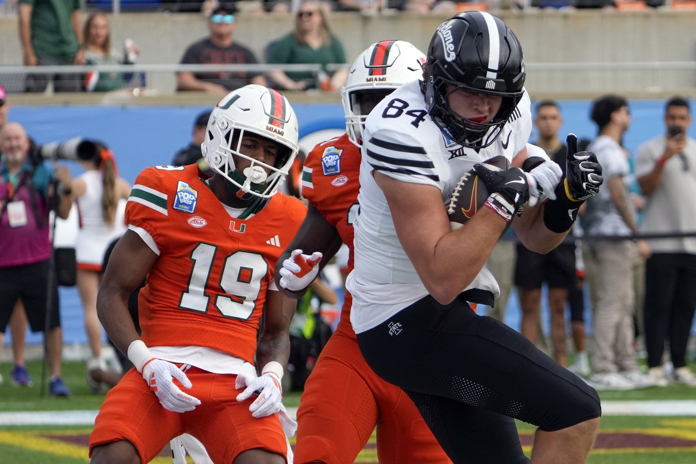 No. 18 Iowa State wins 11 games for 1st time, tops No. 15 Miami 42-41 in Pop-Tarts Bowl | iNFOnews.ca