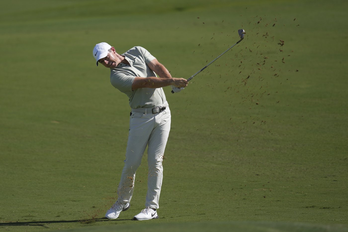 Rory McIlroy tied for lead in Dubai, hot-headed Tyrell Hatton fades | iNFOnews.ca
