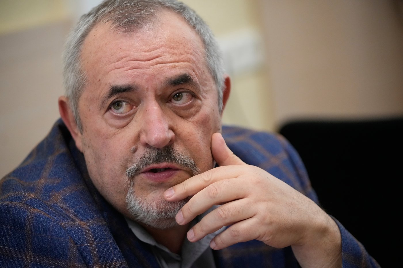 A Putin critic is convicted on charges that will keep him from campaigning for Russia's parliament | iNFOnews.ca A Putin critic is convicted on charges that will keep him from campaigning for Russia's parliament | iNFOnews.ca