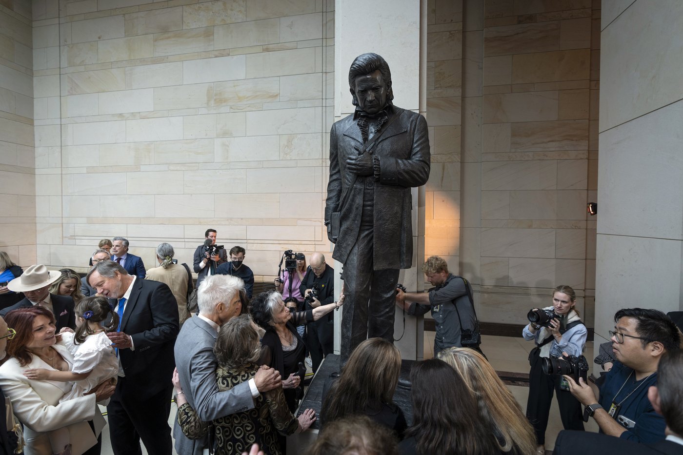 Hello, I'm Johnny Cash's statue: A monument to the singer is unveiled at the US Capitol | iNFOnews.ca