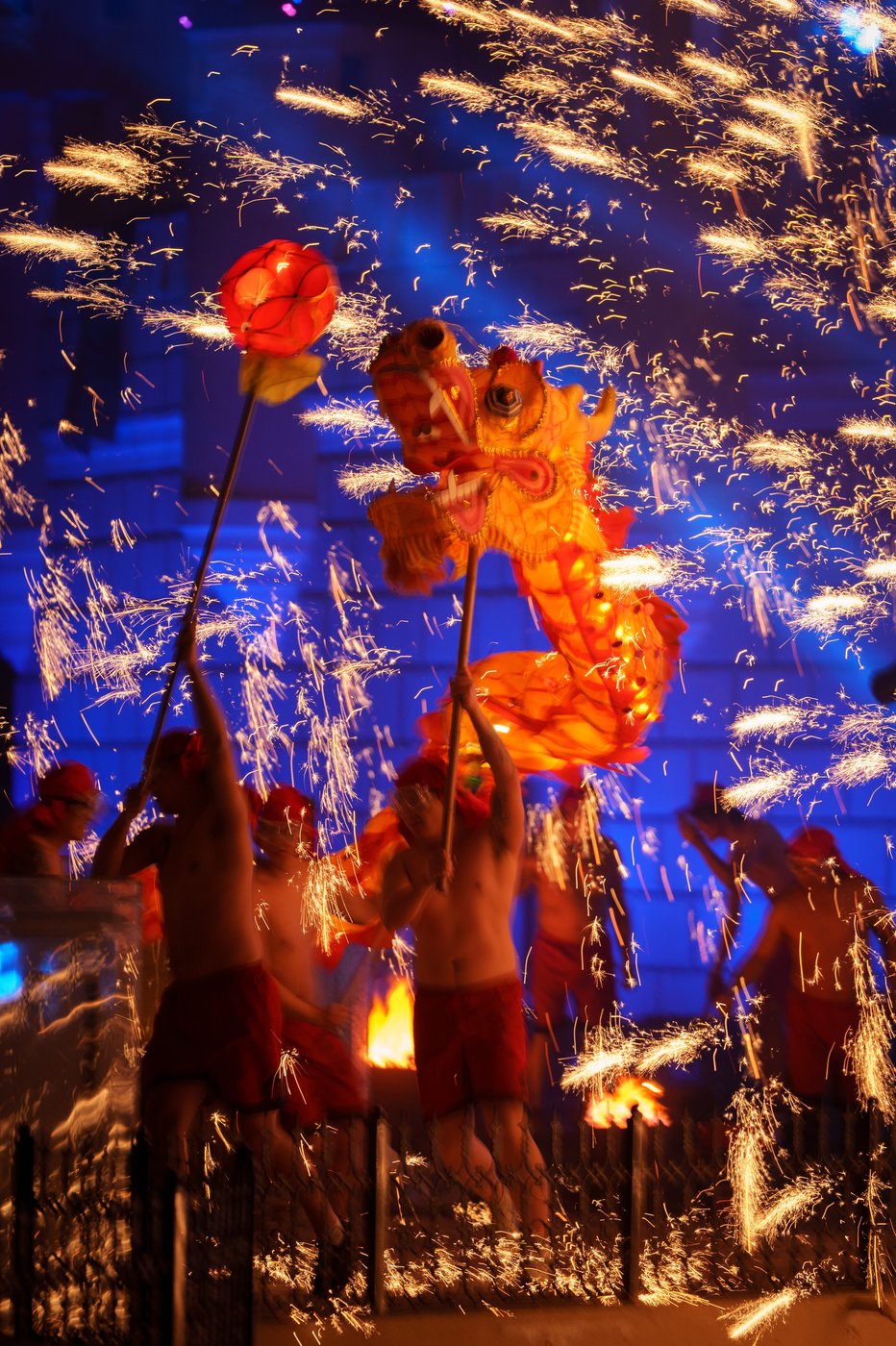 See the world in vertical: Top photos by AP photojournalists | iNFOnews.ca