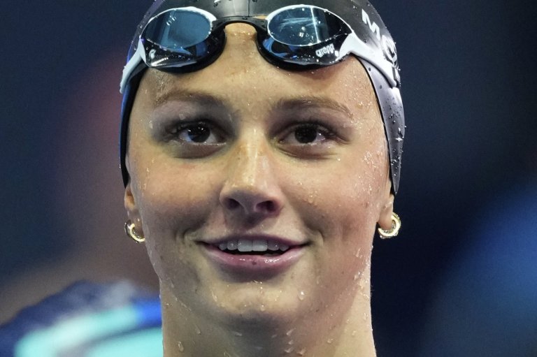 Swimmer Summer McIntosh again named The Canadian Press female athlete of the year | iNFOnews.ca