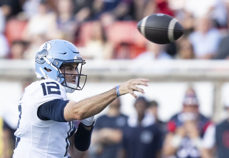 Four CFL quarterbacks threw for over 400 yards in regular-season games last week | iNFOnews.ca