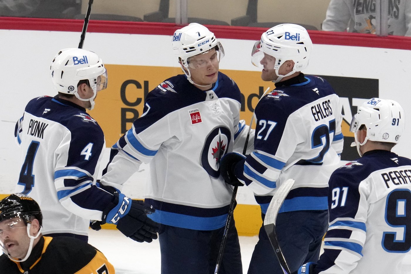 Connor and Hellebuyck shine as Jets defeat Penguins 4-1 | iNFOnews.ca Connor and Hellebuyck shine as Jets defeat Penguins 4-1 | iNFOnews.ca