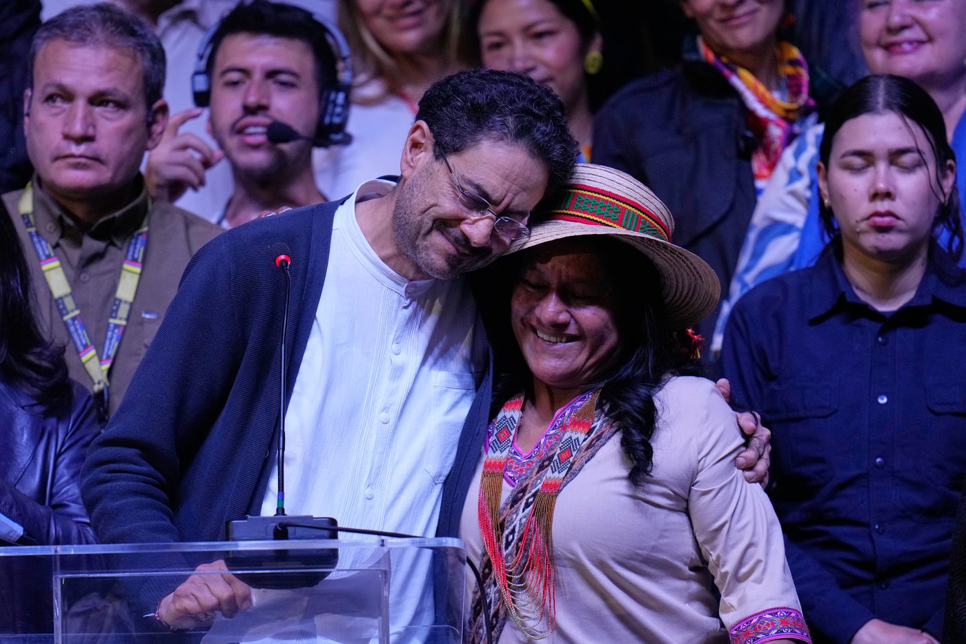 Trump-endorsed de la Espriella holds slim lead in Colombia's election as his rival challenges vote | iNFOnews.ca Trump-endorsed de la Espriella holds slim lead in Colombia's election as his rival challenges vote | iNFOnews.ca